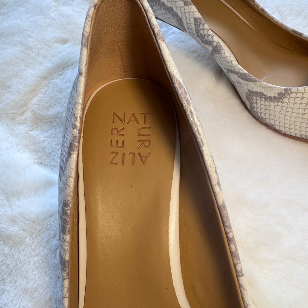Naturalizer White and Gray Snakeskin Pumps Size 10.5 - Picture 3 of 7